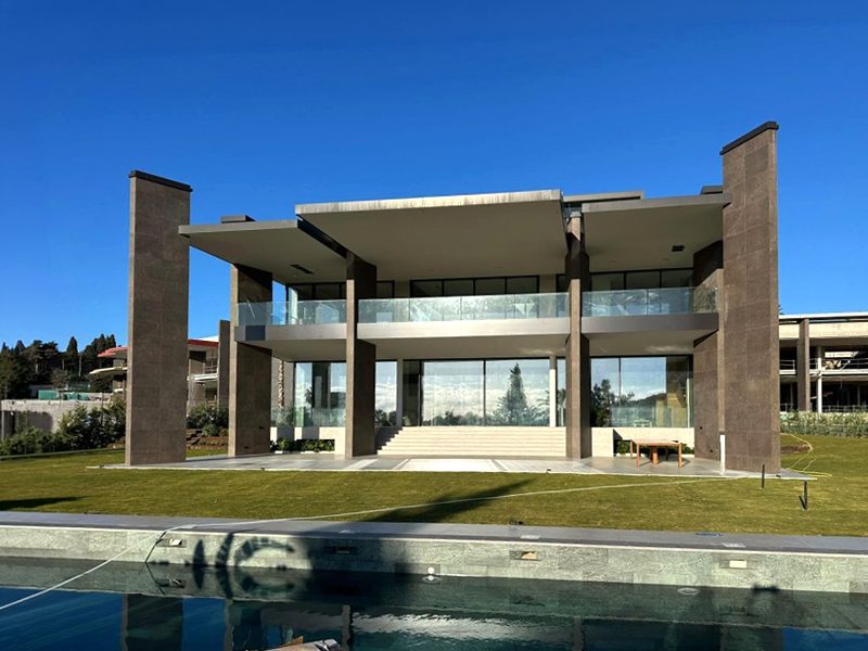 Villa de lujo con lámina de agua en Marbella